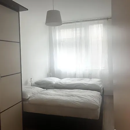 5 Barrandov- Daniela Praha